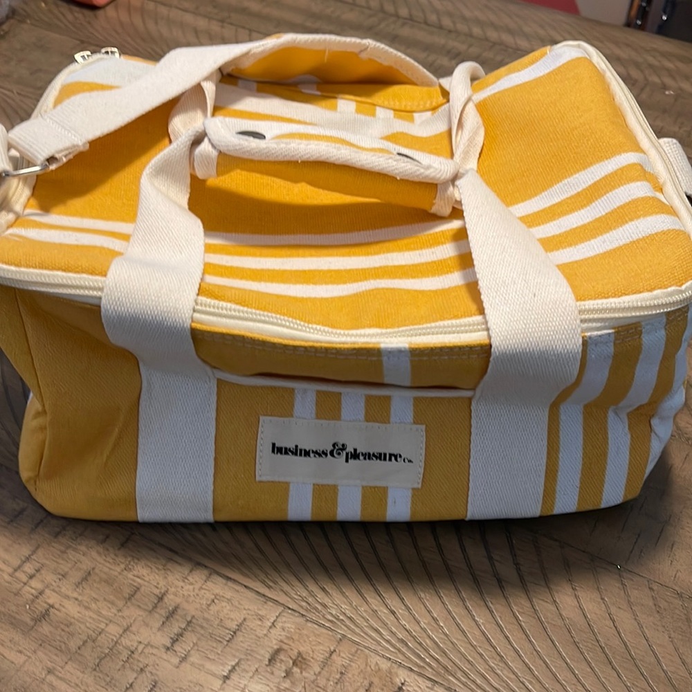 Soft cooler